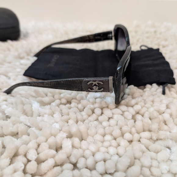 Authentic Chanel Tweed Effect Quilted CC Turnlock Sunglasses Dark Grey - Picture 6 of 12